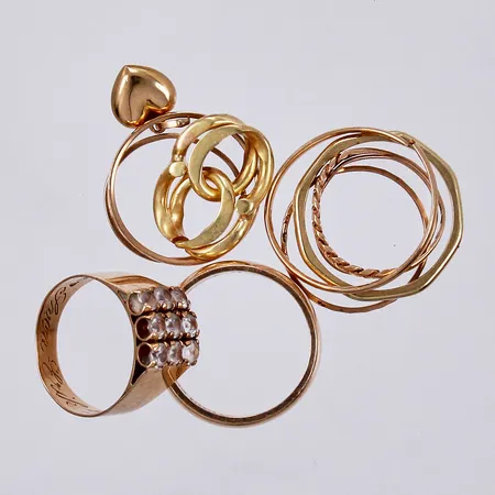 Diverse smycken, graverat, defekt, 18K  Vikt: 25,4 g