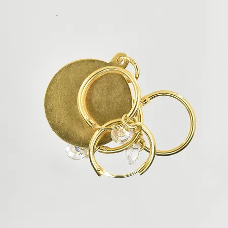 Diverse defekt guld med stenar, 18K. Vikt: 2,2 g