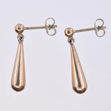 Ett par örhängen, längd 20 mm, bredd 5 mm, 9K. Vikt: 0,8 g