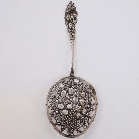 Serveringsked, längd ca 22cm, J L Hultman A/B, år 1953, 830/1000 silver Vikt: 64,2 g