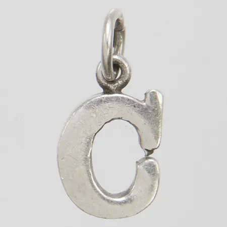 Hänge bokstav C, längd ca 17mm, bredd 8,2mm, 925/1000 silver Vikt: 1,2 g