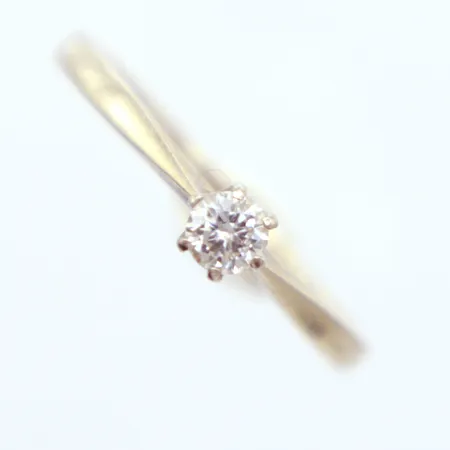 Ring vitguld, Ø18¼, diamant 1x 0,19ct enligt gravyr, Guldfynd, år 1984, behov av omrodiering, 18K Vikt: 2,2 g