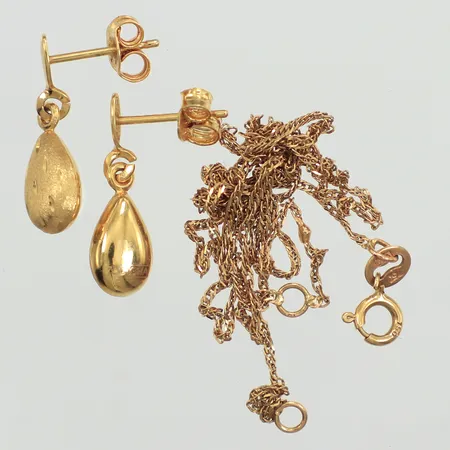 En kedja, defekt, ett par örhängen, defekta, 18K Vikt: 2,5 g