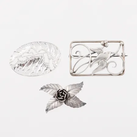 Broscher 3 st, längd ca 4-5 cm, silver. Vikt: 35,3 g