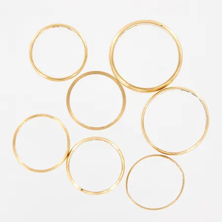 Sju ringar, stl 17¼,17¾, 20¼, 21¾, gravyrer, defekter 18K 