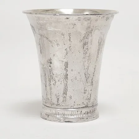 Pokal, skadad botten, 7,8cm, CGH, silver 830 Vikt: 48 g