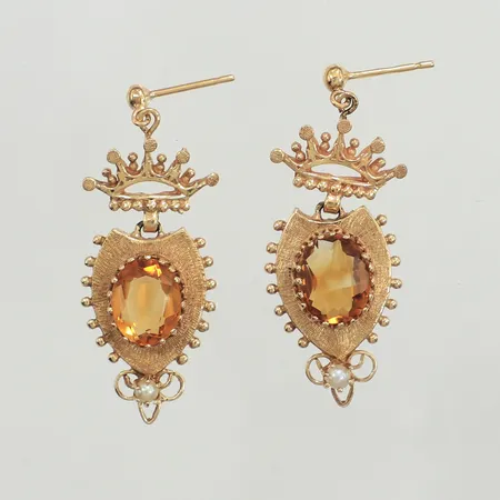 Ett par örhängen, citriner, pärlor, längd 40mm, bredd 15,5mm, saknar snurrebussar, 14K  Vikt: 8,4 g