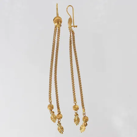 Ett par örhängen, längd 11,5mm, bredd ca 5-7mm, 21K Vikt: 7,3 g