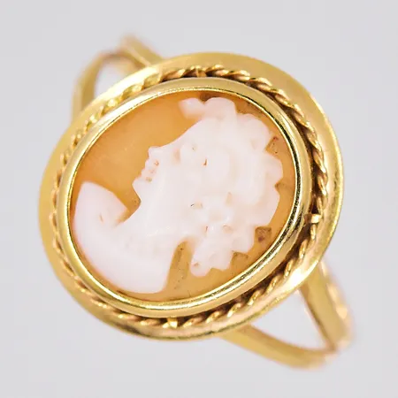 Ring Camé, stl 17½, bredd ovandel 15mm, Bronsil AB, 18K Vikt: 2,1 g