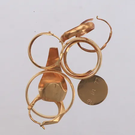 Diverse guld, defekt, 18K  Vikt: 15 g