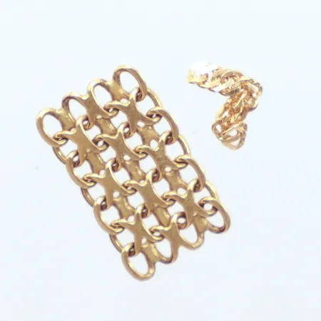 Diverse guld, två länkbitar, 18K Vikt: 1,4 g
