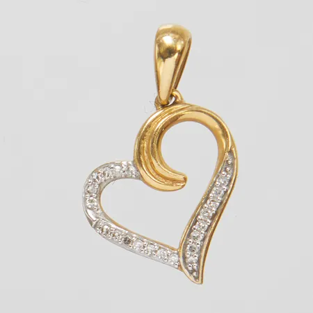 Hänge hjärta, åttkantslipade diamanter 21 x ca 0,025ct, längd ca 19mm inkl ögla, bredd 12mm, GHA, 18K Vikt: 1 g