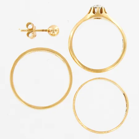 3 ringar, stl 17, 18¼, udda örhänge Ø4mm, gravyrer, 18K  Vikt: 6,3 g