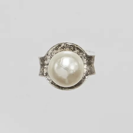 Udda örhänge, imitationspärla, Ø 4mm, 925/1000 silver Vikt: 0,3 g