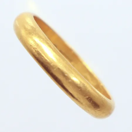 Ring slät gravyr, Ø18¾,  23k  Vikt: 6,8 g