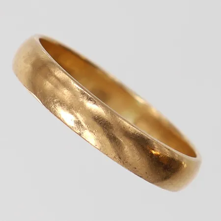 Ring, slät, stl: 19, bredd 4mm, ostämplat 21K.  Vikt: 4,1 g