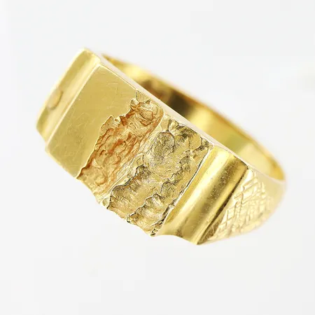 Ring, stl 19½, bredd 3-9,5mm, 18K Vikt: 6,9 g