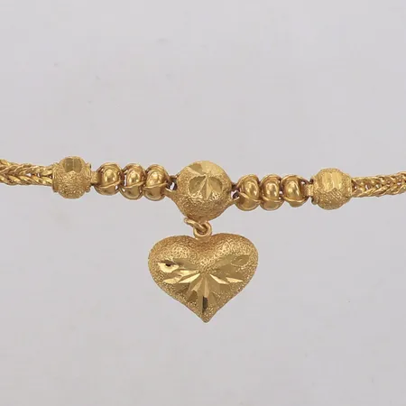 Collier med hänge, längd 45cm, bredd 3,5-31mm, bucklor, defekt lås, 23K  Vikt: 29,8 g