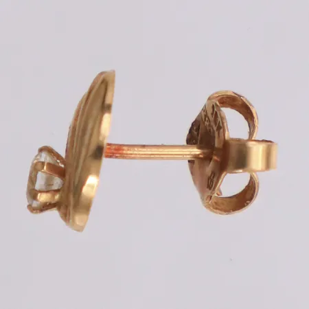 Ett udda örhänge med vit sten, Ø7,9mm, 18K Vikt: 0,5 g