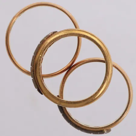 3 Ringar, gravyr, små diamanter, 20K Vikt: 21,4 g