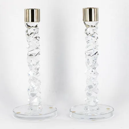 Ett par ljusstakar Orrefors, Carat, design Lena Bergström, höjd ca 23 cm, ljushållare i rostfritt stål, etikettmärkta, något ärgade ljuskoppar