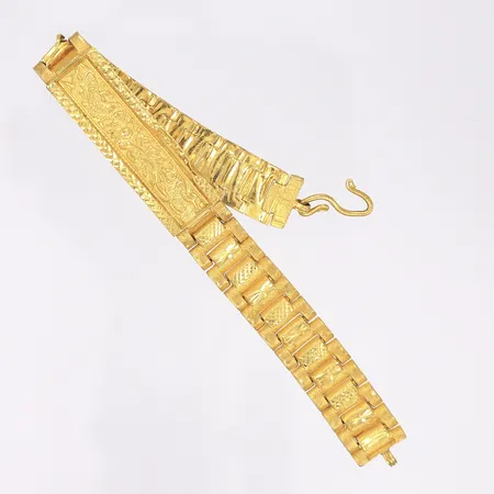 Armband med platta, längd 16,5cm, bredd 11-13mm, buckligt, 23K 1 Baht Vikt: 15,2 g