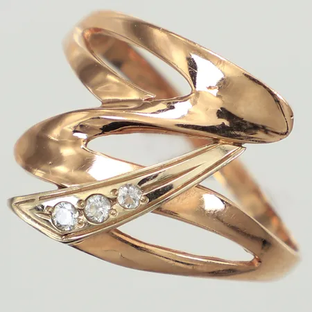 Ring med vita stenar, stl 20¾, bredd 16,6mm, 14K Vikt: 3,2 g