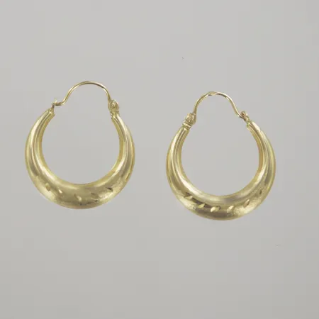 Ett par örhängen, diam 1,5 cm, längd 2,5 cm, 18K Vikt: 2,1 g