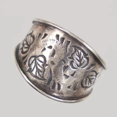 Ring, stl 18, motiv ca 16mm, HMC Silver 925/1000 Vikt: 5,4 g