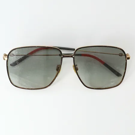 Par solglasögon Gucci modell nr GG0394S 001, med cert ej ifylld samt manual, ytterkartong, visst slitage på skalmar, repor. 