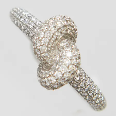 Ring The Legacy Knot Small, diamanter 1,40ctv enligt gravyr, TW/VS, stl 17½, bredd 2,5-11,5mm, Engelbert, vitguld, 18K Vikt: 9,9 g