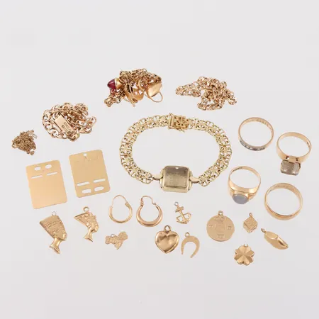 Diverse smycken med slitage, gravyrer och defekter,några med stenar, 18k i allt utom boetten till damuret som är 14k. Vikt: 69 g