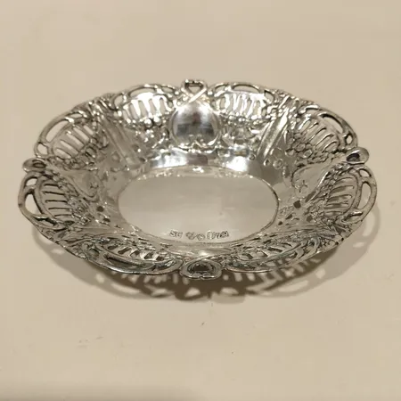 Skål, mönsterdekor, bredd 13cm, Stiltenn Sven Carlsson, år 1974, silver Vikt: 77 g