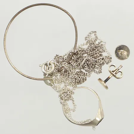 Diverse smycken, defekt, silver Vikt: 5,4 g