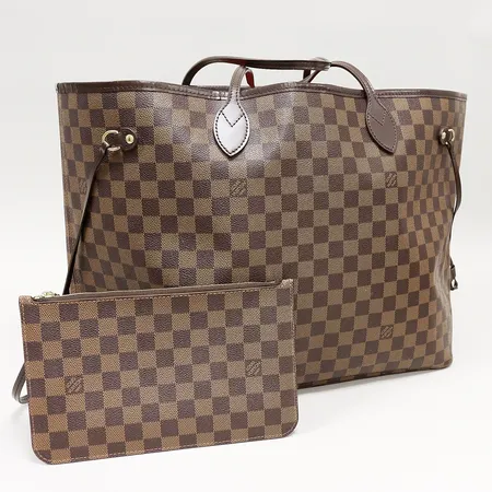 Väska Louis Vuitton, Neverfull GM, N41357, Damier Ebene, datumkod FL3176, ca 40x32x20cm, tillhörande clutch, beslag i gulmetall, rödrandigt innerfoder, lätt slitage på yttre bottenhörn samt på övre kant, övrigt i åldersbetingat gott skick, kvitto Louis Vuitton Köpenhamn Oktober 2016, dustbag, box med defekter.