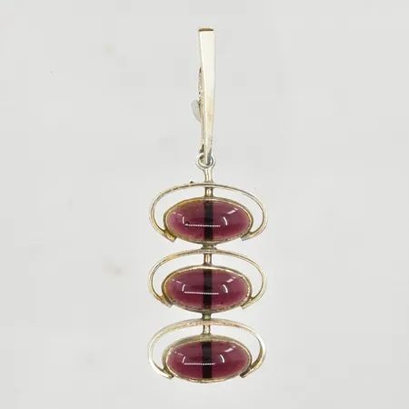 Hänge med lila stenar i glas, längd 58 mm, bredd 22 mm, 925/1000 silver. Vikt: 8,9 g