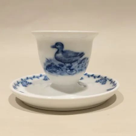 Äggkopp, Royal Tettau, femte utgåvan 1980 upplaga 2.000st, ca 6cm, Ø 10cm Vikt: 0 g Skickas med postpaket.