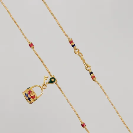 Kedja med hänge, 37,5cm, bredd 1,4mm, hängets längd 25,5mm, bredd 10mm, skadad emalj, Thaiguld, 23K, 50 Stang, Vikt: 7,6 g