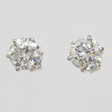 Ett par örhängen, vita stenar, Ø 8mm, vitguld, 18K Vikt: 4,2 g