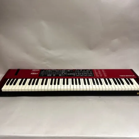 Keyboard, Nord Electro 4, semi weighted waterfall SW 73, serienummer: EJ10420, mått: 110X29X6,5cm, ej funktionstestad, bruksslitage, kablars, mjukt fodral, OBS. SKICKAS EJ!  Specialfrakt, kontakta pantbankskontoret för mer information.
