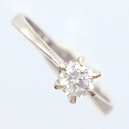 Ring diamant 0,45ct W / VS, enligt gravyr,  vitguld, Ø17 Vikt: 2,5 g