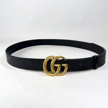 Bälte, Gucci, svart läder, beslag av gulmetall, längd ca 105-110cm, slitage