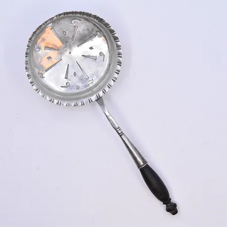 Sil med trä handtag, längd 14,5 cm, silver 830/1000. Vikt: 22,3 g