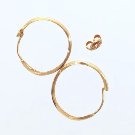 Ett par örhängen creoler Ø16mm defekta, 1 snurrebus 18k Vikt: 0,6 g