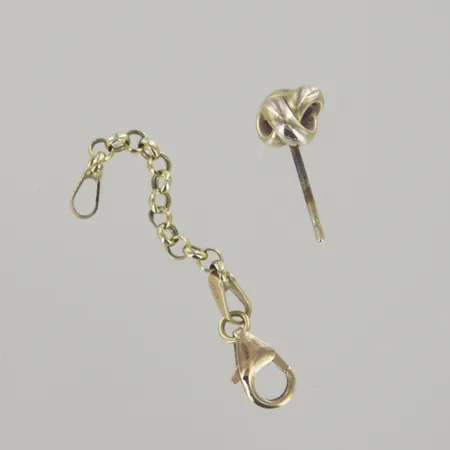 Singel örhängen 9K, 0,18 gr + 18k 0,7 gr Vikt: 0,9 g