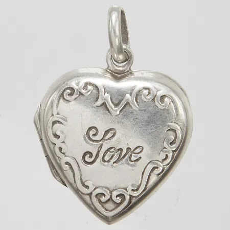 Hänge medaljong, längd ca 28mm inkl ögla, bredd 20mm, 925/1000 silver Vikt: 3,5 g