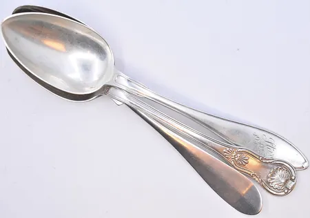 3 skedar, längd 20-22 cm, silver 830/1000. Vikt: 171,9 g