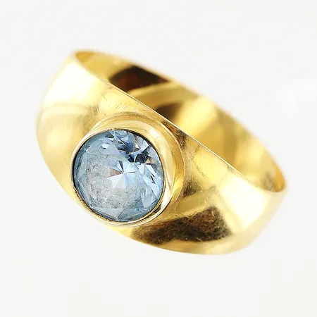 Ring, blå sten, stl 15¾, bredd 4-8mm, något skev skena, 18K.  Vikt: 1,9 g