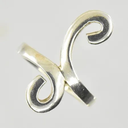 Ring, stl 19¾, bredd 4-28 mm, silver. Vikt: 6,9 g