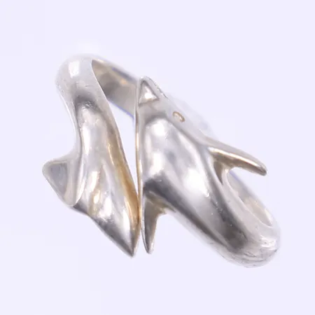 Ring i form av delfiner, stl 17¼, bredd 2-11mm, Silver 925/1000  Vikt: 3,1 g